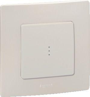 Переключатель 1-кл. СП Etika Plus 10А IP20 250В 10AX с подсветкой безвинтов. зажимы механизм сл. кость Leg 672315